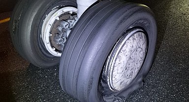İstanbul Havalimanı'nda 2 lastiği patlayan uçağın pilotu taksi yolunda bekledi Ek bilgi