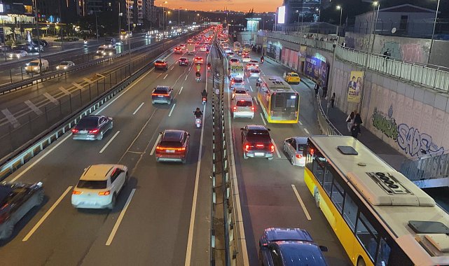 İstanbul'da trafik yoğunluğu yüzde 69'a ulaştı