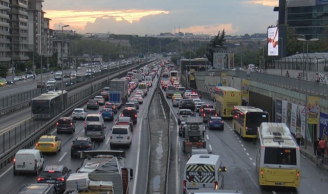 İstanbul'da trafik yoğunluğu yüzde 78'e ulaştı