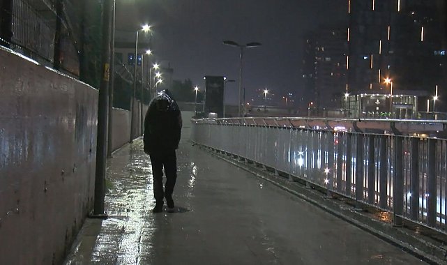 İstanbul'da yağış etkili oldu Ek görüntüyle geniş haber