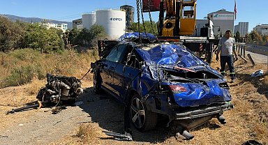İzmir'de otomobil şarampole yuvarlandı: 1 ölü, 2 yaralı
