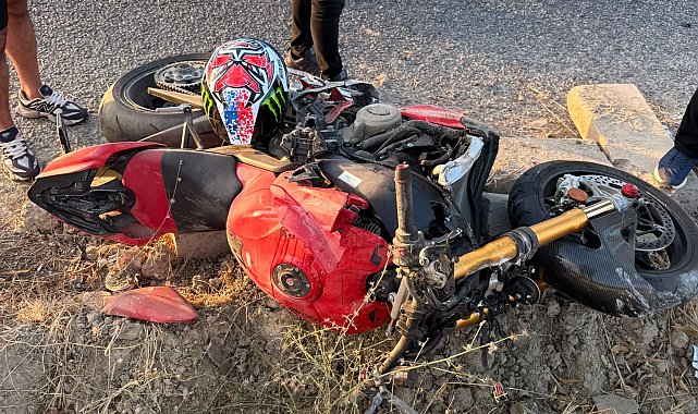 İzmir'de refüje çarpan motosikletin sürücüsü hayatını kaybetti