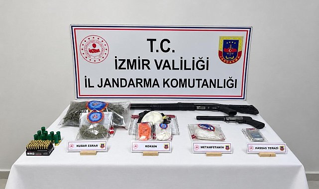 İzmir'de uyuşturucunda 1 kilo kokain ele geçirildi; 8 gözaltı