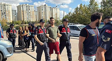 JASAT'ın operasyonunda aranan şüpheliler uyuşturucuyla yakalandı; 5 tutuklama
