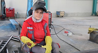 Kader usta, 30 yıldır kaynakçılık yapıyor