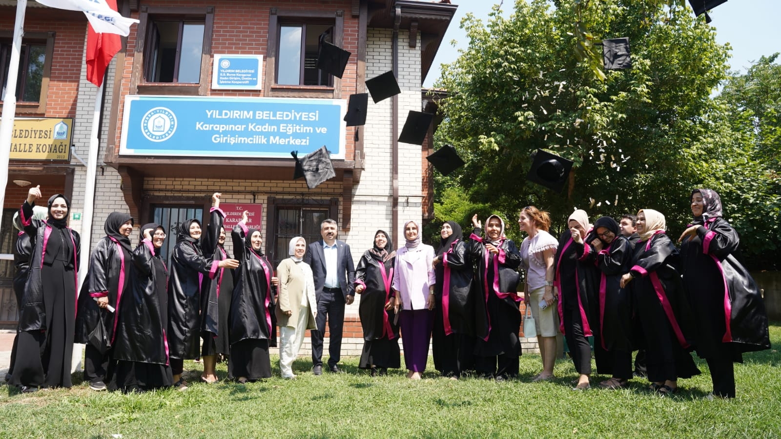 Kadınlar üretiyor, yıldırım kazanıyor