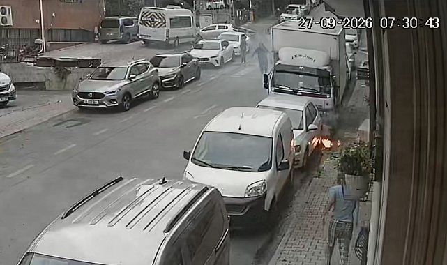 Kağıthane'de yeraltı elektrik kablolarında patlama: Aracını son anda kurtardı