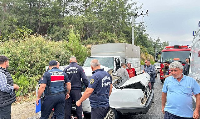 Kamyonet ile otomobil çarpıştı: 1 ölü, 2 yaralı