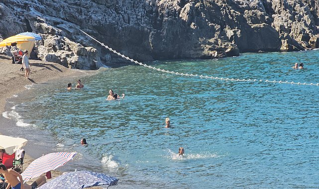 Kapuz Plajı'nda sezon uzadı