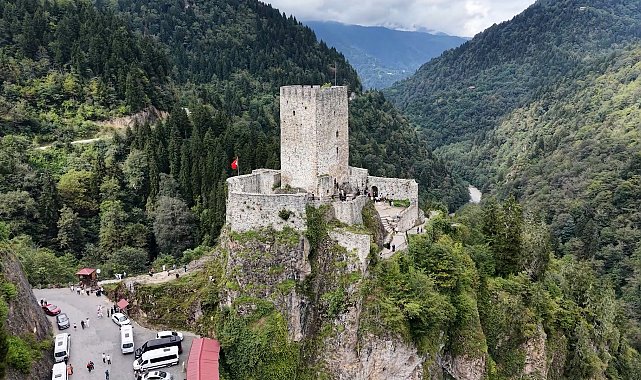 Karadeniz'in zirveleri, yeni evlilerin balayı rotası oldu