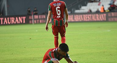 Karşıyaka futbolda dağıldı