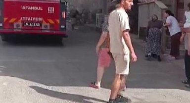 Kartal'da 2 katlı binada çıkan yangında mahsur kalan 2 kişi kurtarıldı