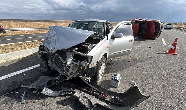 Kaza yapan otomobile başka otomobil çarpıp takla attı; 4 yaralı