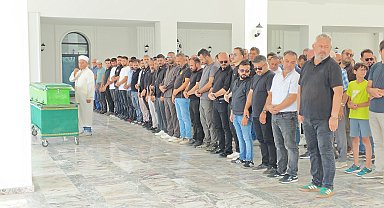 Kazada ölen 3 yaşındaki Elif, toprağa verildi