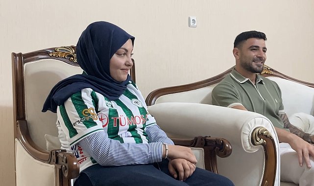 Konyasporlu futbolcular omurilik kanser tedavisi gören Konyaspor taraftarı Sude Ay'ı ziyaret etti