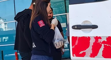 Kopan parmağı buz dolu poşetle hastaneye götürüldü