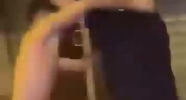 Küçükçekmece'de 2 kişinin yumruklu kavgası kamerada; arkadaşları ayırmak yerine 'vur' diye bağırdı