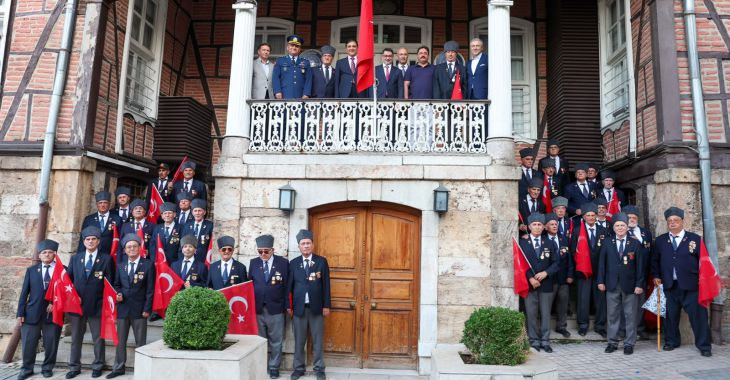 Kurtuluş coşkusu Tarihi Belediye Binası'na taşındı