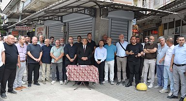 Manisa'da silahlı soygun girişimi sonrası kuyumcu esnafı kepenk indirdi