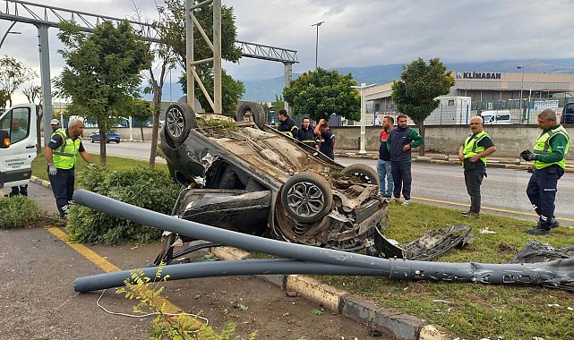 Manisa'da takla atan otomobilin sürücü ağır yaralandı