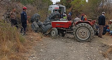 Manisa'da traktör devrildi: 2 ölü, 3 yaralı