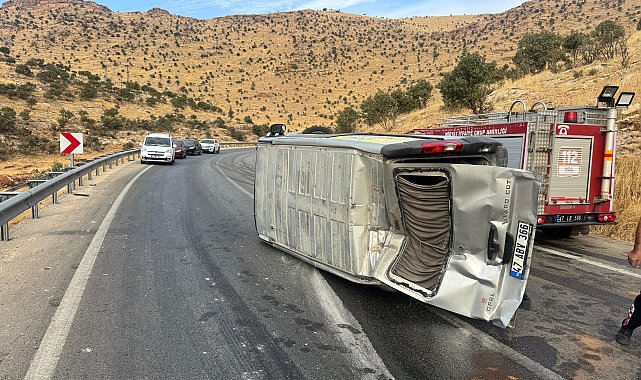 Mardin'de minibüs devrildi: 8 yaralı