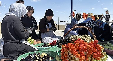 Midyatlı kadınlar imece usulü kışa hazırlanıp aile bütçelerine de katkı sağlıyor