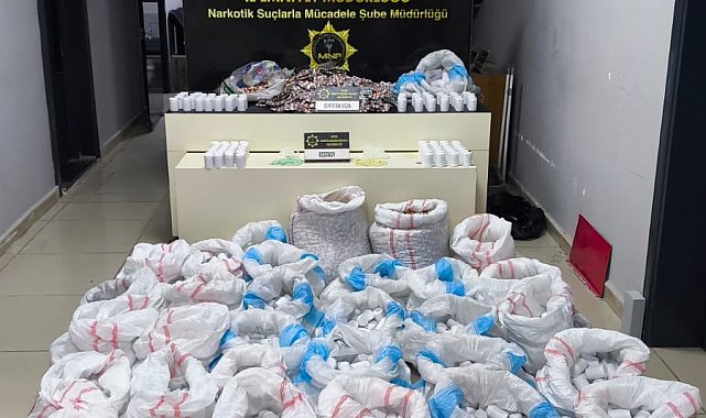Minibüsten çıkan binlerce hapa 2 tutuklama