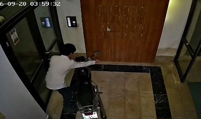 Motosikleti sürükleyerek çaldı; o anlar kamerada