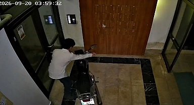 Motosikleti sürükleyerek çaldı; o anlar kamerada