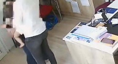 Muhtar, nefes borusuna şeker kaçan çocuğu Heimlich manevrasıyla kurtardı
