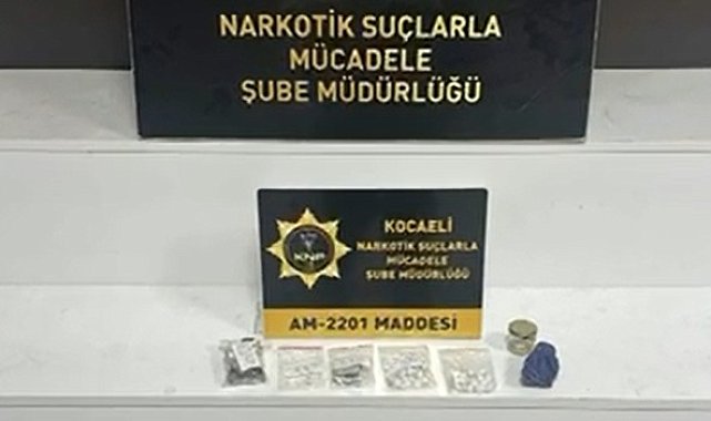 Mutfaktan uyuşturucu, fırın dolabından 65 bin TL çıktı; 2 şüpheli tutuklandı