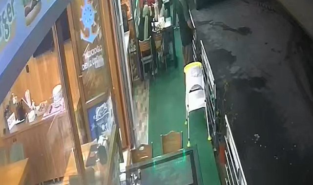 Nefes borusuna yiyecek kaçan müşterisini Heimlich manevrasıyla kurtardı