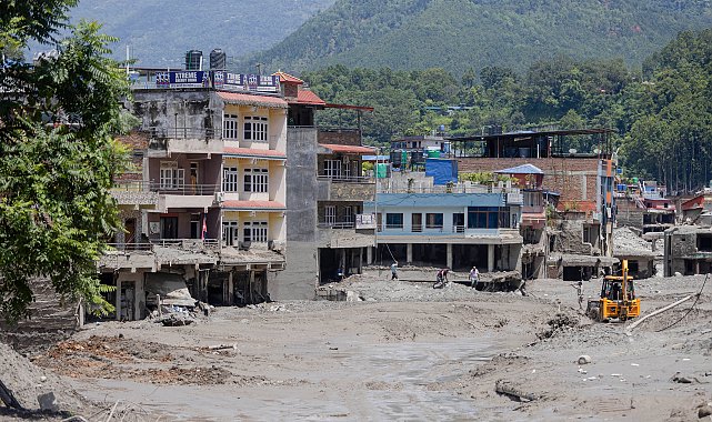 Nepal'deki selde can kaybı 1290'a yükseldi