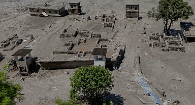 Nepal'deki selde can kaybı 1344'e yükseldi