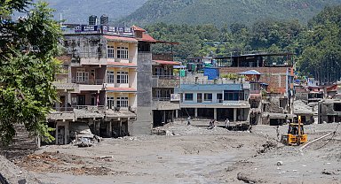 Nepal'deki selde can kaybı 1377'ye yükseldi