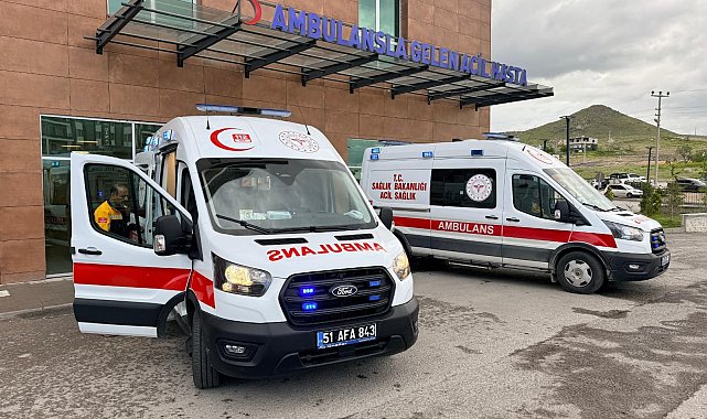 Niğde'de TIR ile hafif ticari araç çarpıştı; 2 ölü, 1 yaralı