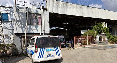 Ofisinde kasığından tabancayla vurulmuş halde ölü bulundu