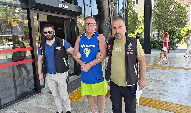 Otel personeliyle tartışıp, Türk bayrağına tüküren İngiliz turist tutuklandı