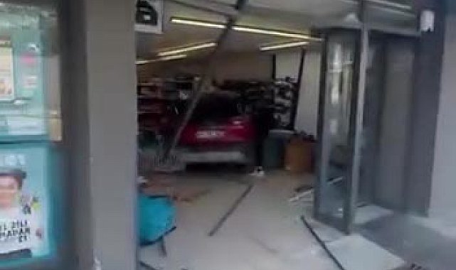 Otomobil markete girdi
