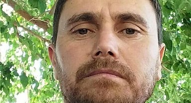 Otomobil refüje çarptı: 2 ölü