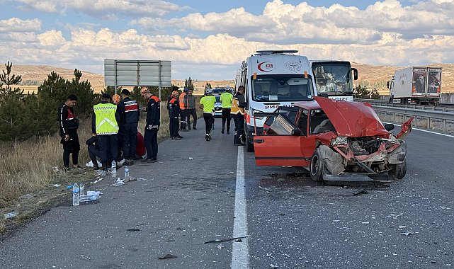 Otomobil TIR'a arkadan çarptı: 2'si çocuk 6 yaralı