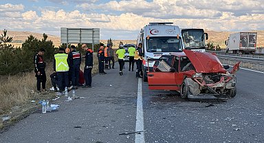 Otomobil TIR'a arkadan çarptı: 2'si çocuk 6 yaralı