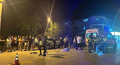 Otomobille çarpışan motosikletteki 2 kişi öldü