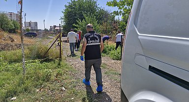 Otomobille takip eden husumetlisi tarafından tabancayla vurularak öldürüldü