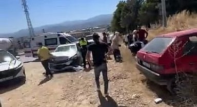 Otomobiller çarpıştı; 2'si çocuk, 6 yaralı