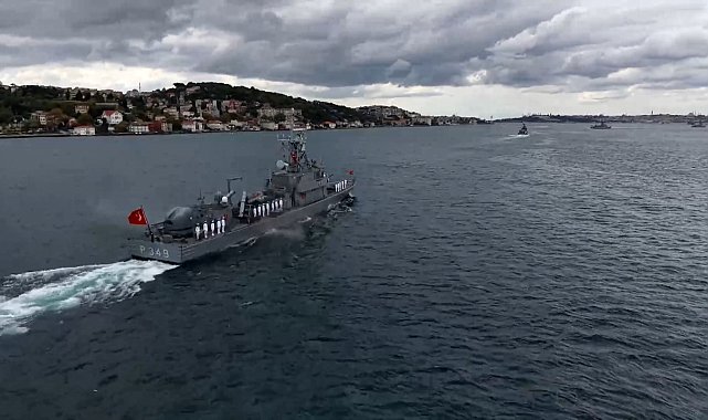 Preveze Deniz Zaferi'nin 488'inci yıl dönümünde İstanbul Boğazı'nda 15 gemiyle geçit töreni