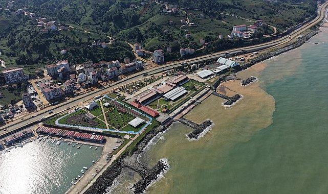Rize'de sel gitti, çamur kaldı; hasar tespit çalışmaları başladı
