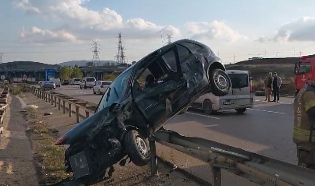 Sancaktepe'de bariyere çarpan otomobilin sürücüsü yaralandı