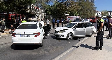 Sancaktepe'de beton pompası 4 araca çarptı: 5 yaralı